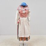 1727 7111 Folkdräkt